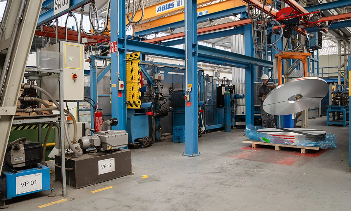 Becker Pumpen im Einsatz an einer Vakuumhebeanlage beim Kunden Fertinger Tubes